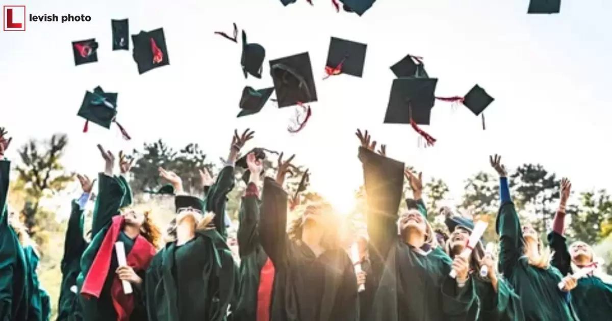 How Much Do Photographers Charge For Graduation Photos?